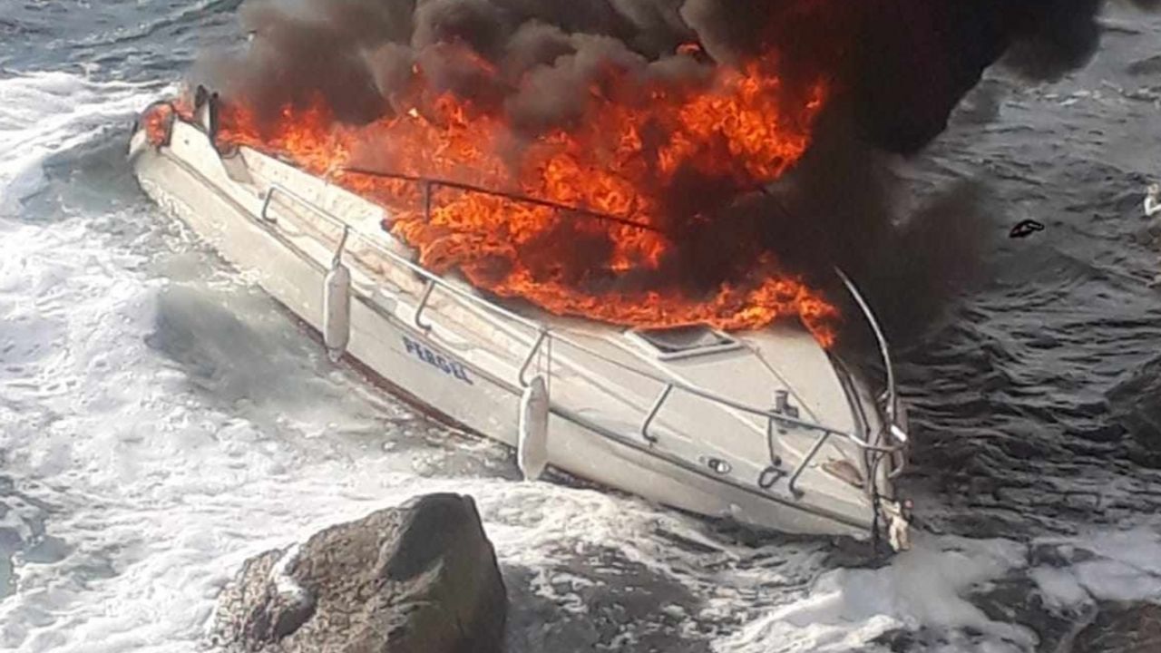 Hatay'da teknede çıkan yangın söndürüldü