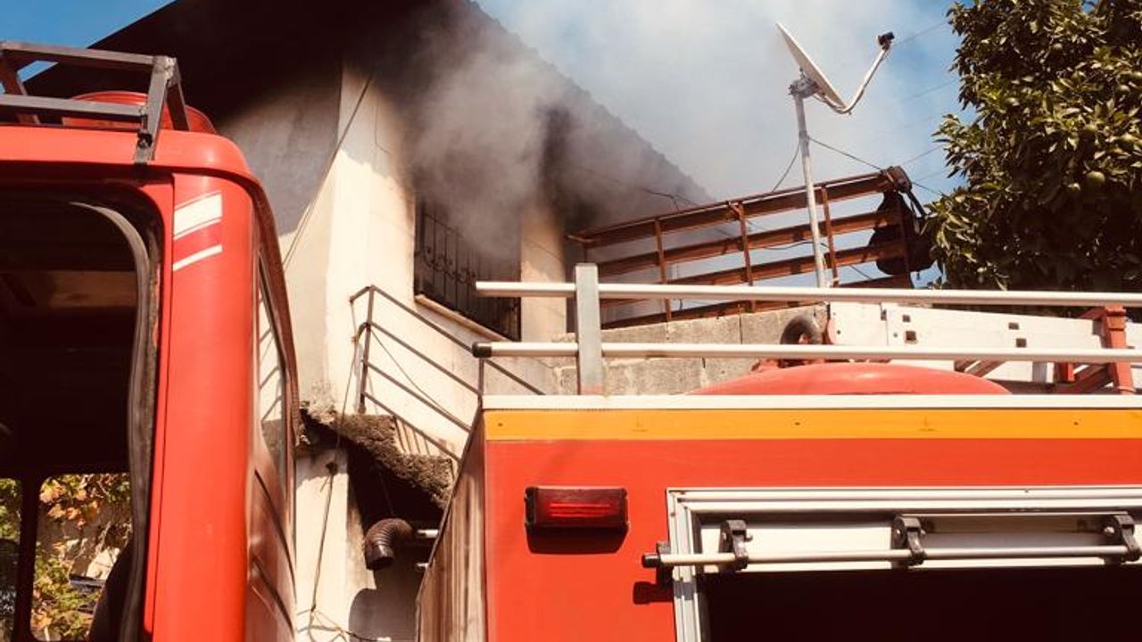 Mersin'de bir evde çıkan yangın hasara neden oldu