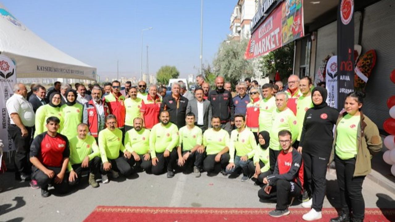 Kayseri'de ANDA Spor Okulu'na renkli açılış