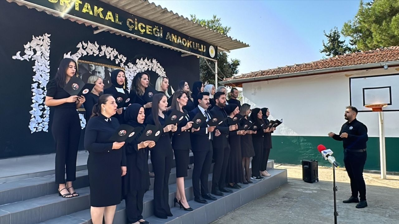 Dörtyol'da öğretmenler Atatürk'ü sevdiği şarkılarla andı