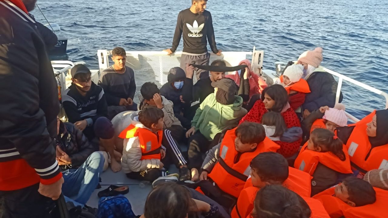 Antalya'da 32 düzensiz göçmen yakalandı