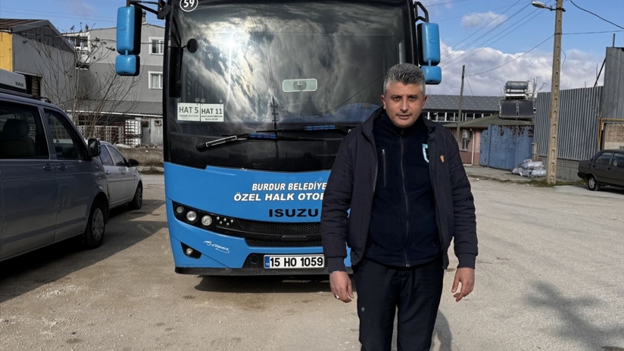 Burdur'da halk otobüsü şoförüne silah tehdidi kamerada