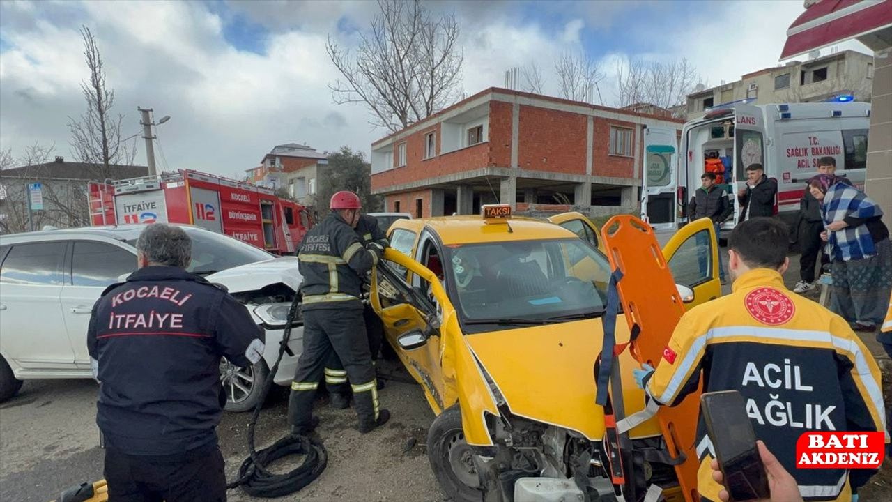 İki aracın çarpıştığı kazada 5 kişi yaralandı