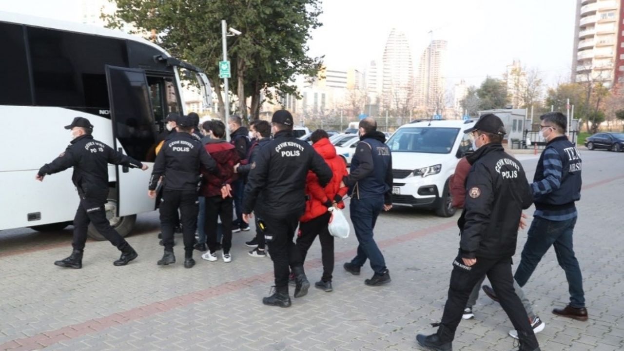 GÜNCELLEME - Mersin'de terör örgütü DEAŞ operasyonunda yakalanan 9 şüpheli tutuklandı