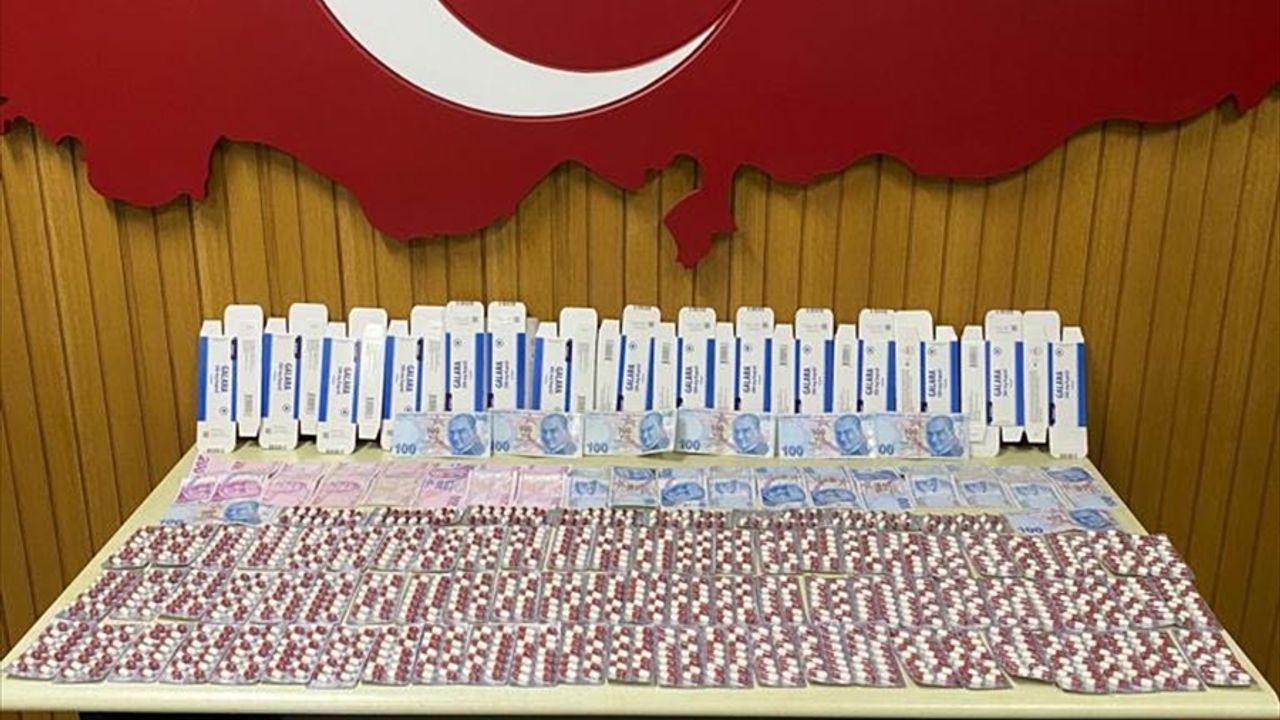Mersin'de otomobile gizlenmiş 1158 uyuşturucu hap yakalandı