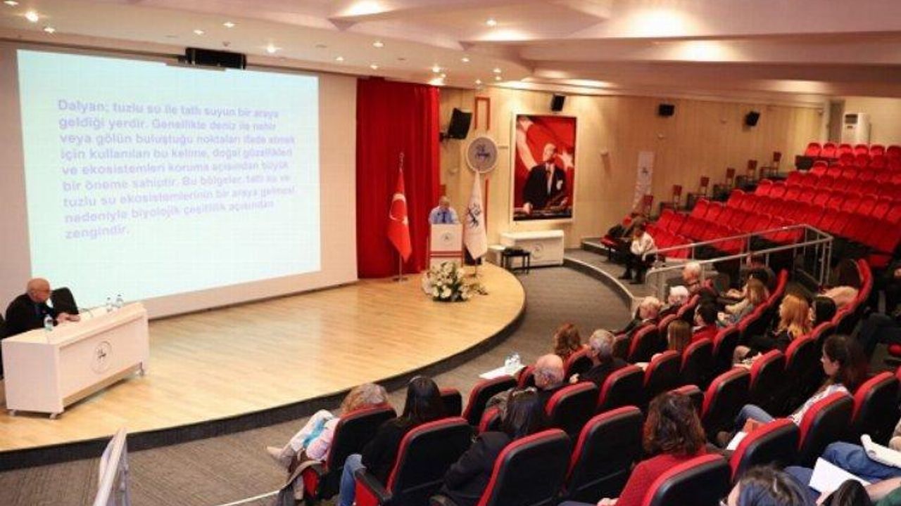 DEÜ'den anlamlı panel