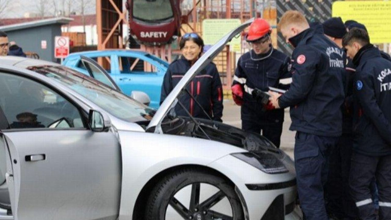 Kocaeli'de elektrikli araç yangınları için eğitim