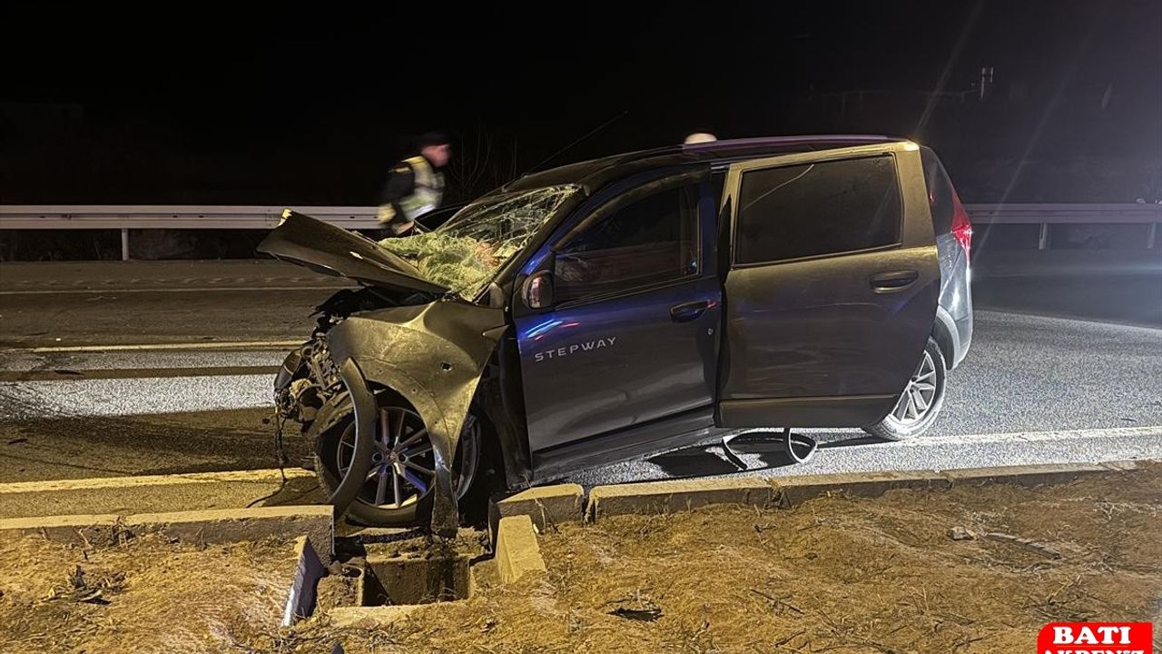 İki otomobilin çarpıştığı kazada 3 kişi hayatını kaybetti
