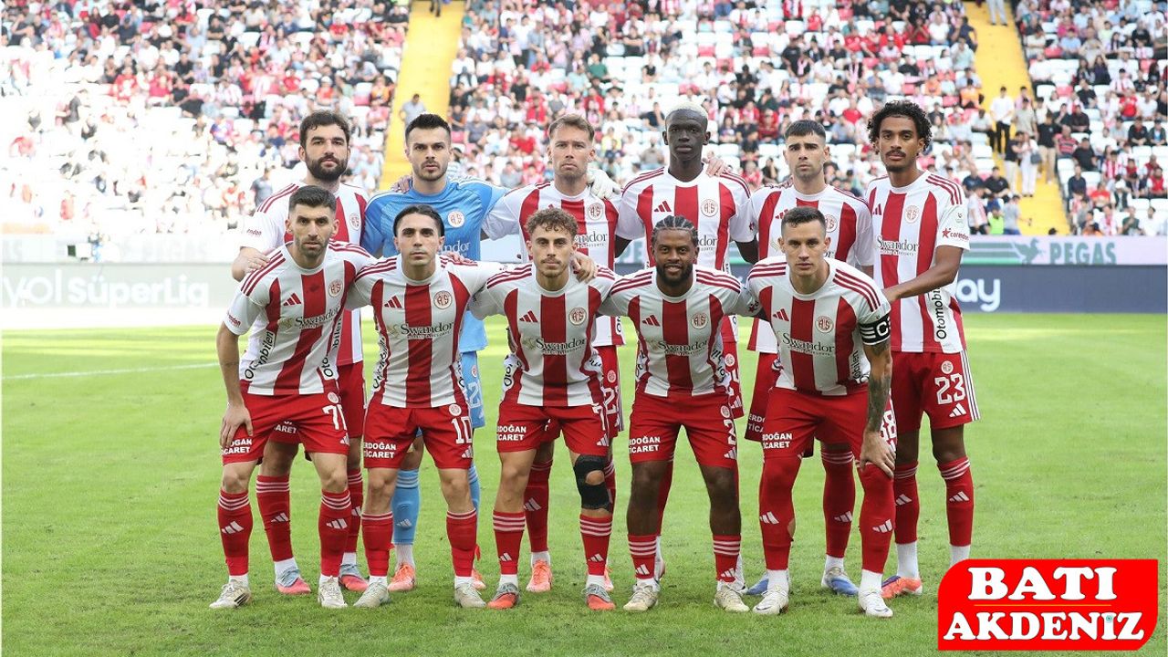 Süper Lig 10. Hafta: Antalyaspor 0 – RAMS Başakşehir 4