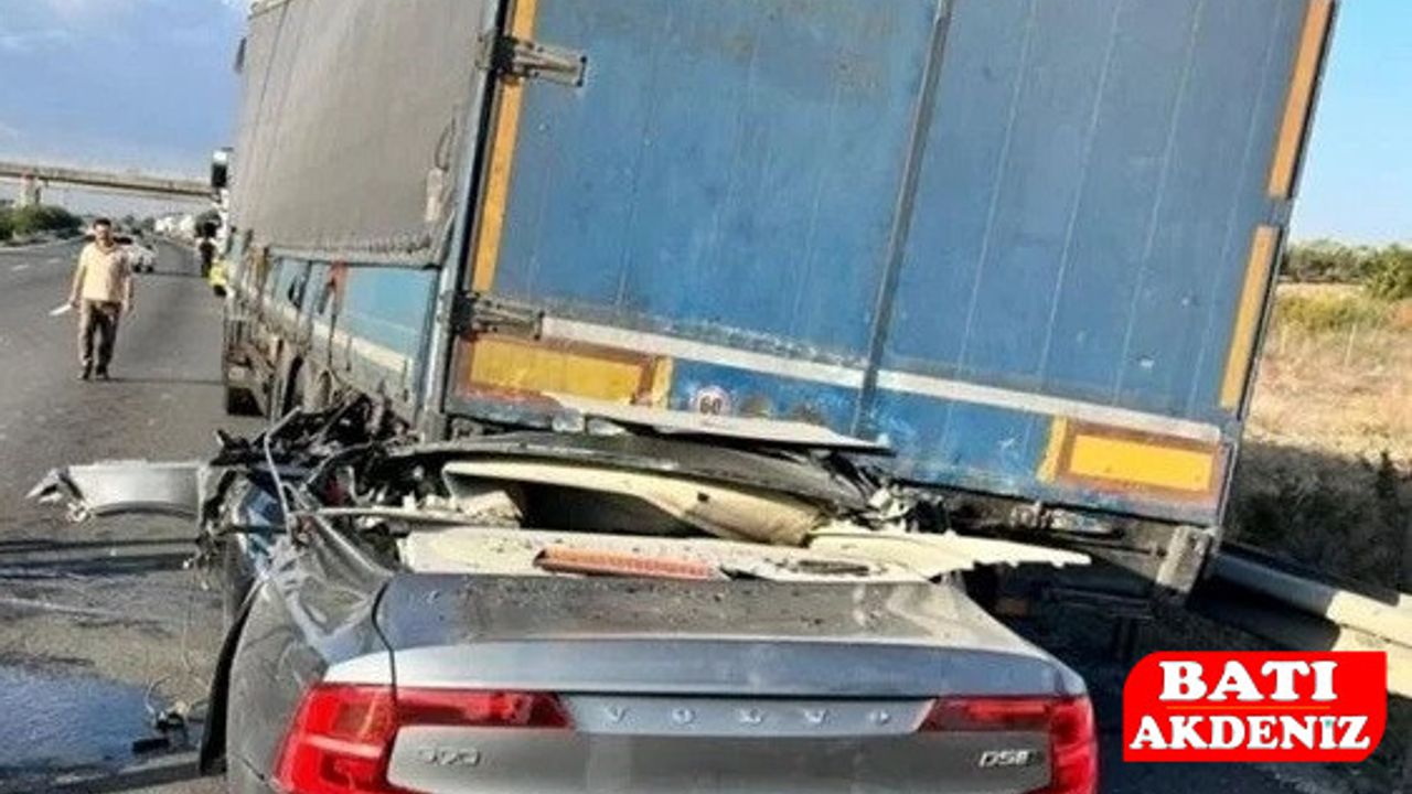 Tıra Saplanan Volvo Demir Yığınına Döndü!