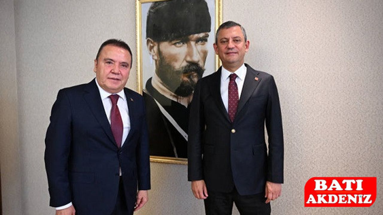 Özgür Özel’den Sert Tepki: “Muhittin Böcek’e İftiralar Atılıyor!”