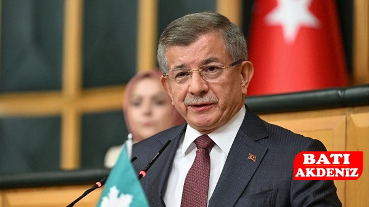 Ahmet Davutoğlu’ndan Göreve Hazırım Mesajı