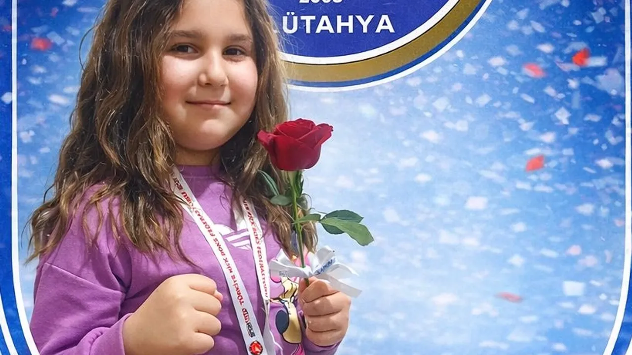 Minik sporcu İdil Çakır'dan Türkiye ikinciliği