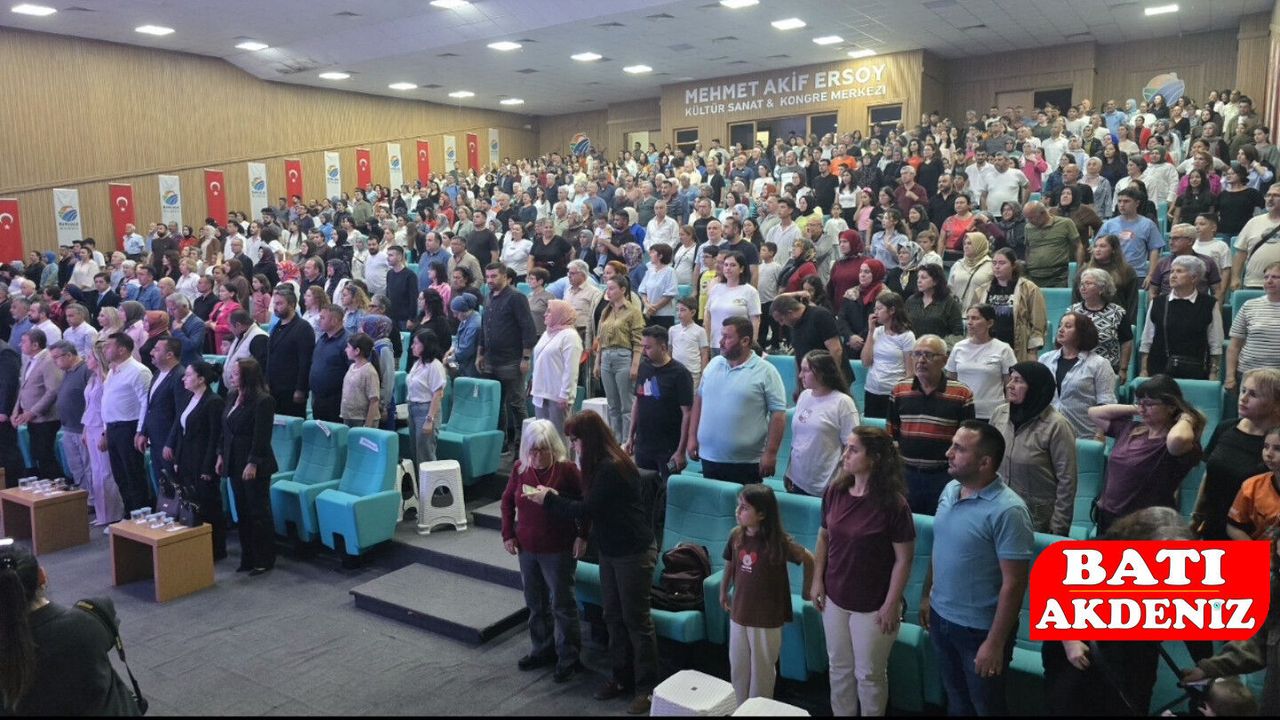 Kumluca’da Öğretmenler Korosu’ndan Unutulmaz Gece