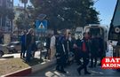 Kumluca’da Trafik Kazası: Halil Çıvgın Caddesi’nde Ani Fren Yapan Motosiklet Sürücüsü Yaralandı
