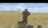 Kanadalı paraşütçü ekili tarlaya indi, çiftçinin sözleri gülmekten kırdı geçirdi