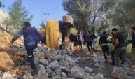 İş makinesinin altında kalan işçi hayatını kaybetti
