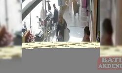 Adana'da çocuğun kamyonetin çarpmasından son anda kurtulması kameraya yansıdı