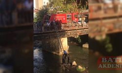 Adana'da düştüğü ırmakta yaralı halde mahsur kalan çocuğu itfaiyeciler kurtardı