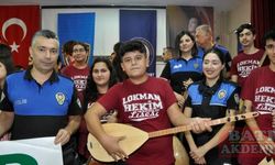 Adana'da öğrenciler polis desteğiyle bağlama eğitimi alıyor