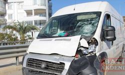 Alanya'da minibüsle çarpışan motosikletin sürücüsü öldü