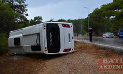 Antalya'da tur midibüsünün devrilmesi sonucu 7 kişi yaralandı