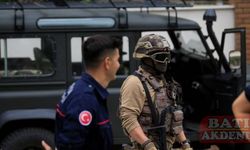 Antalya'da annesini rehin alan kişi 2 saatlik çalışmayla ikna edildi