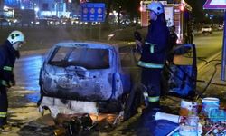 Antalya'da seyir halindeki otomobil yandı