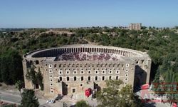 Aspendos Antik Tiyatro'da 7 bin öğrenci kitap okudu