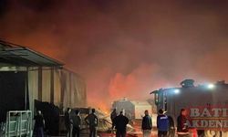 GÜNCELLEME - Mersin'de palet fabrikasında çıkan yangın kontrol altına alındı