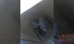 Hatay’da su tahliye kanalına düşen çocuğu itfaiye kurtardı