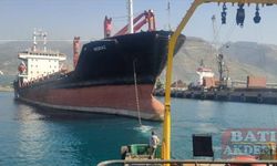 İskenderun Körfezi'nde karaya oturan gemi yüzdürülerek İzmir'e götürülecek