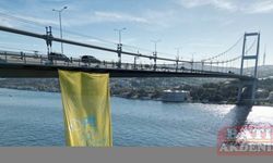 PTT bayrağı, kurumun 182. yılı dolayısıyla İstanbul Boğazı'nda dalgalanıyor
