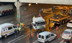 Adana'da köprü ayağına çarpan tırın sürücüsü öldü