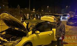 Adana'da kundaklanan otomobilde hasar oluştu