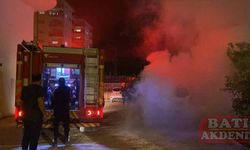 Adana'da park halindeyken yanan otomobil kullanılamaz hale geldi