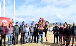 Antalya'da güreşecek develere havut giydirildi