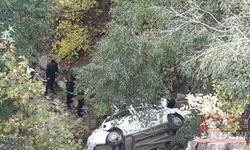 Antalya'da şarampole devrilen otomobilin sürücüsü hayatını kaybetti