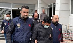 Mersin'de motosikletten attıkları cisimle öğrenciyi yaralayan 2 zanlı tutuklandı