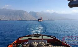 İskenderun Körfezi'nde karaya oturan gemi yüzdürülerek İzmir'e götürülüyor