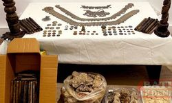 Mersin'de 103 sikke ele geçirildi