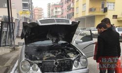 Mersin'de otomobilde çıkan yangını esnaf söndürdü