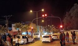 Osmaniye'de otomobilin kırmızı ışıkta bekleyen araçlara çarptığı kazada 4 kişi yaralandı