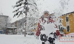 Adana'nın Tufanbeyli ilçesinde kar nedeniyle okullar yarın tatil edildi