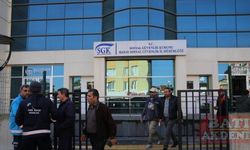 Adana ve çevre illerde EYT'li vatandaşlar SGK önlerinde yoğunluk oluşturdu