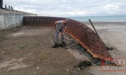 Antalya'da atık tutucu sistem ile çöplerin denize ulaşması engelleniyor