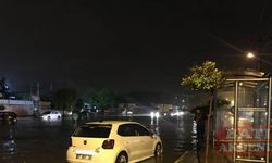 Antalya'da etkili yağış nedeniyle su baskınları yaşandı