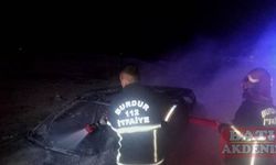 Burdur'da yanan otomobilin sürücüsü yaralandı