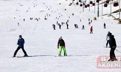 Erciyes'te pistler kayak severlerle doldu