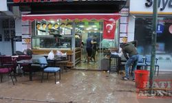 Antalya'da kuvvetli yağış sele neden oldu